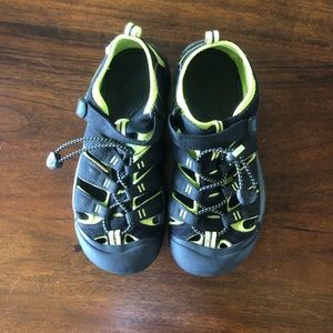 Keen Newport H2 Waterproof Sandal Youth Size 4